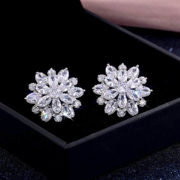 NEW 18K White Gold Marquis Flower Earrings - Picture 4 of 5